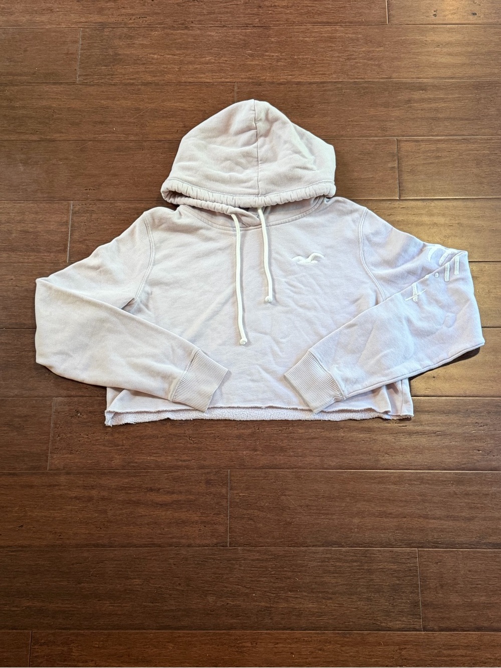 Hollister Cropped Sweatshirt in Light Lavender/ Lilac